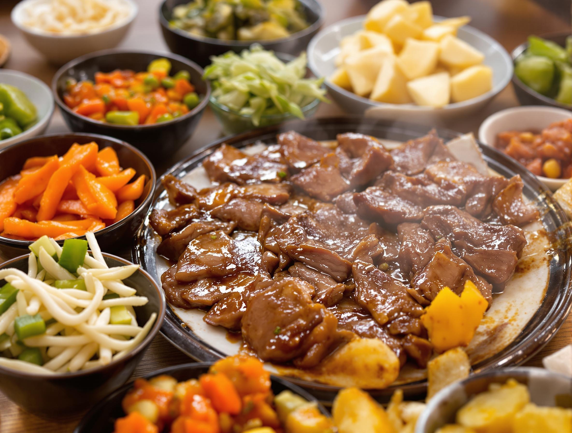 Kimchi, pickles et autres banchan accompagnant le Bulgogi.