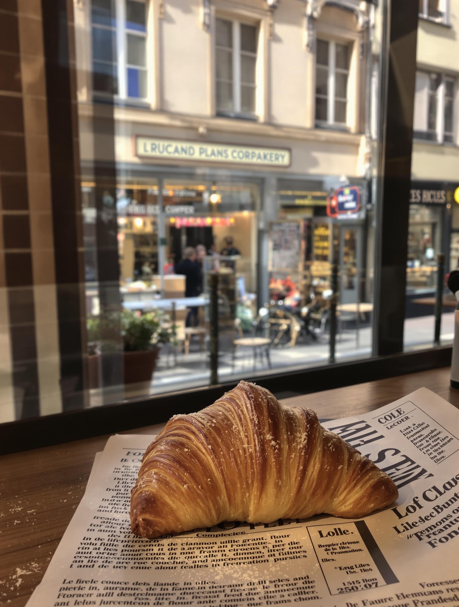 Croissant au beurre artisanal devanture Alex Croquet Vieux-Lille